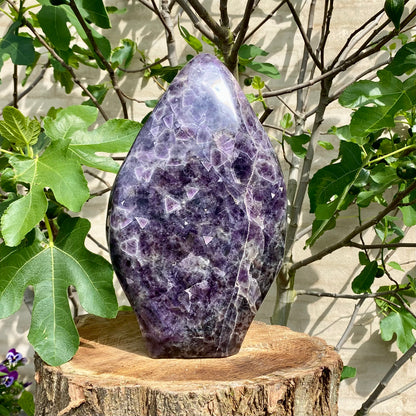 Polierter tiefvioletter Amethyst - 35 cm / 17 kg