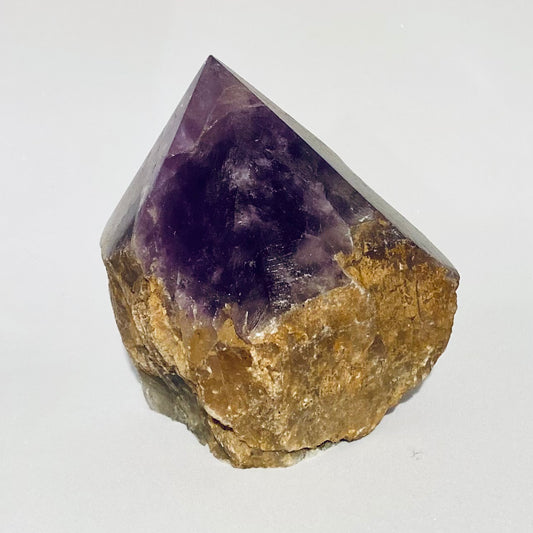 Billede af Amethystspitze, natürliche Basis, polierte Oberseite - 8 cm