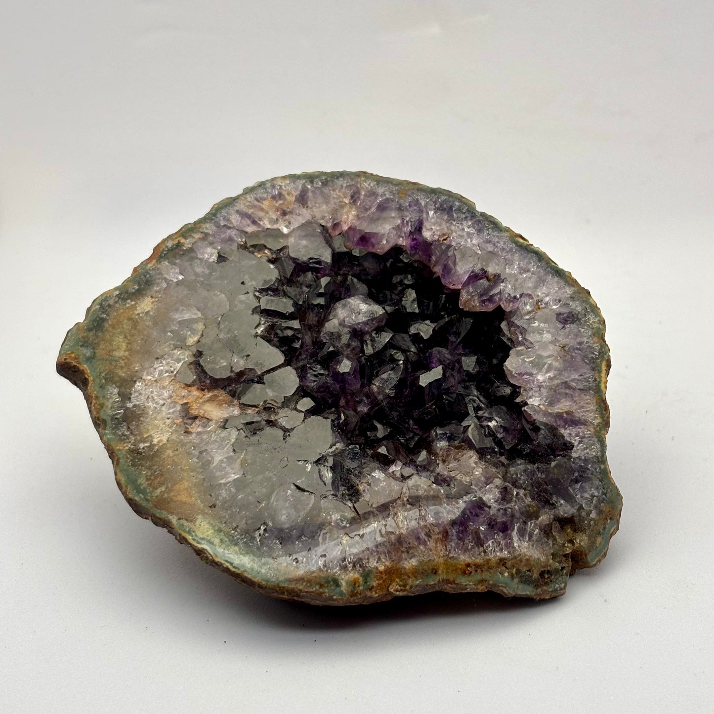 Amethyst-Geode, poliert Amethyst-Geode, poliert