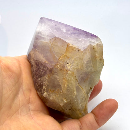 Amethystspitze, natürliche Basis, polierte Oberseite - 12 cm