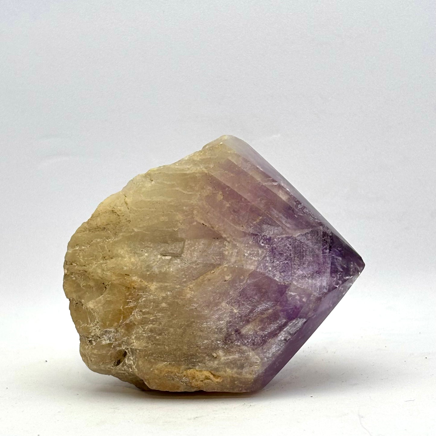 Amethystspitze / Natursockel, polierte Oberseite - 8 cm Amethystspitze / Natursockel, polierte Oberseite - 8 cm