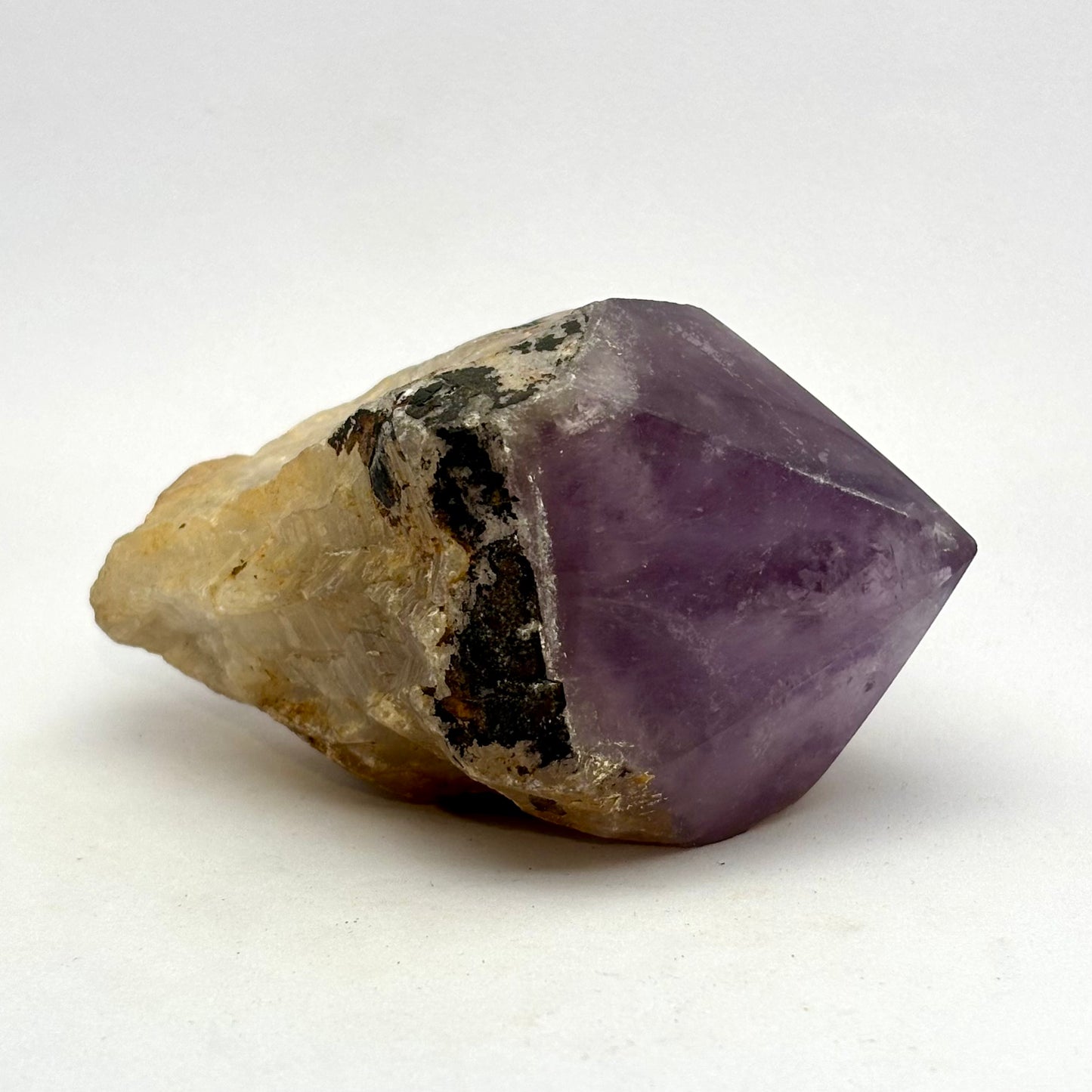 Amethystspitze, natürliche Basis, polierte Oberseite 10 cm Amethystspitze, natürliche Basis, polierte Oberseite 10 cm