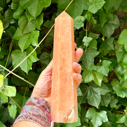 Orange kalcitobelisk - 22,5 cm