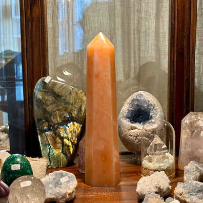 Obelisk aus orangefarbenem Calcit - 22,5 cm