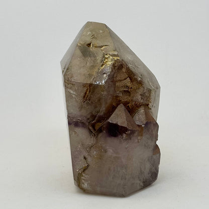 Besondere Bergkristallspitze mit. Amethyst Phantom poliert - 9 cm