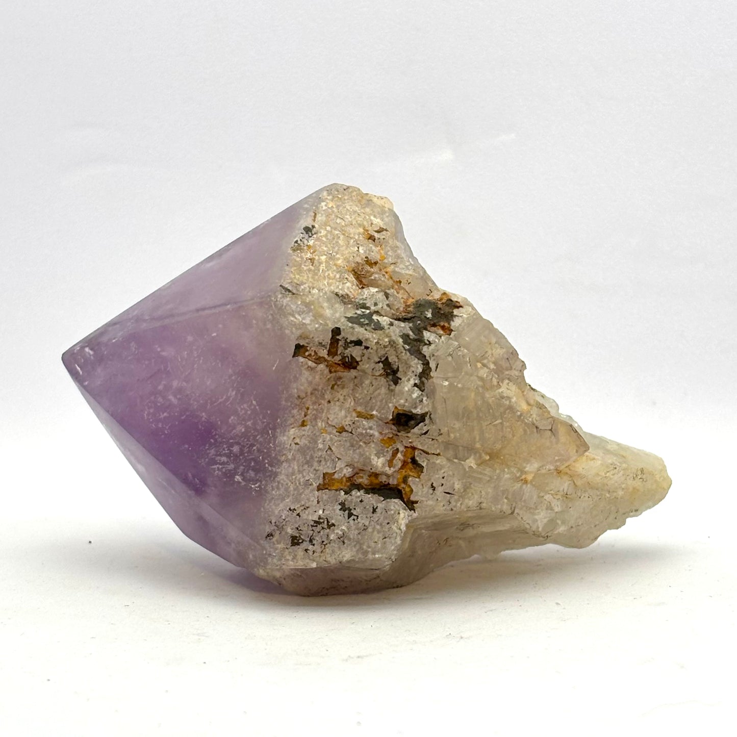 Amethystspitze / Natursockel, polierte Oberseite - 10 cm Amethystspitze / Natursockel, polierte Oberseite - 10 cm