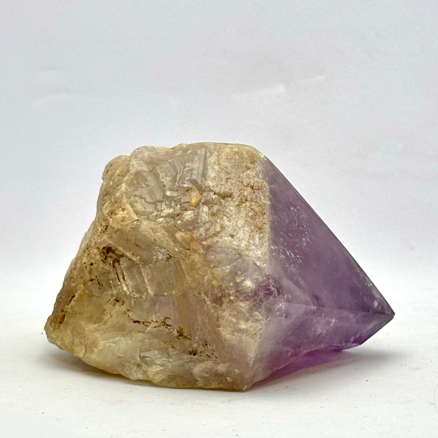 Amethystspitze / Natursockel, polierte Oberseite - 8 cm Amethystspitze / Natursockel, polierte Oberseite - 8 cm