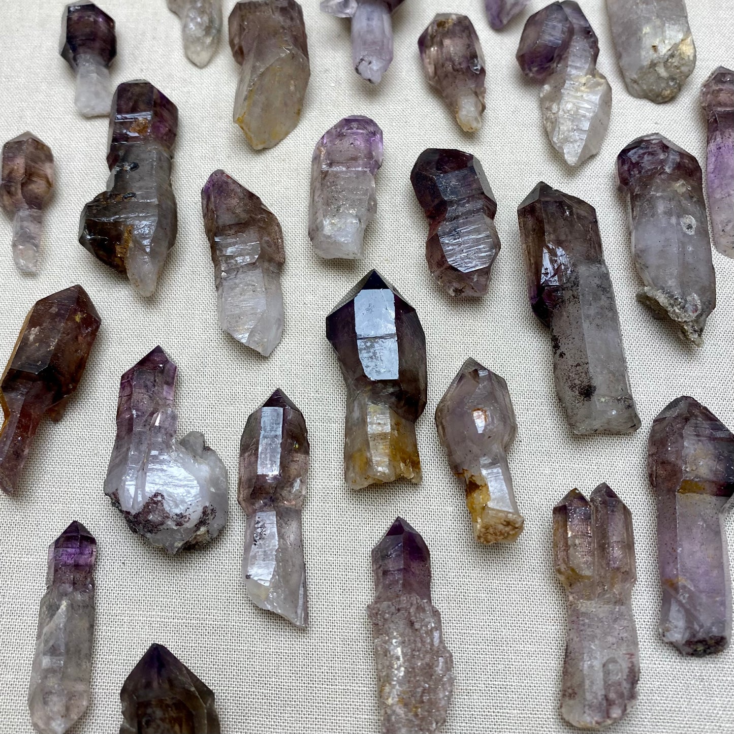 Geräuchertes Chiredzi-Amethyst-Zepter 3 - 5 cm Geräuchertes Chiredzi-Amethyst-Zepter 3 - 5 cm