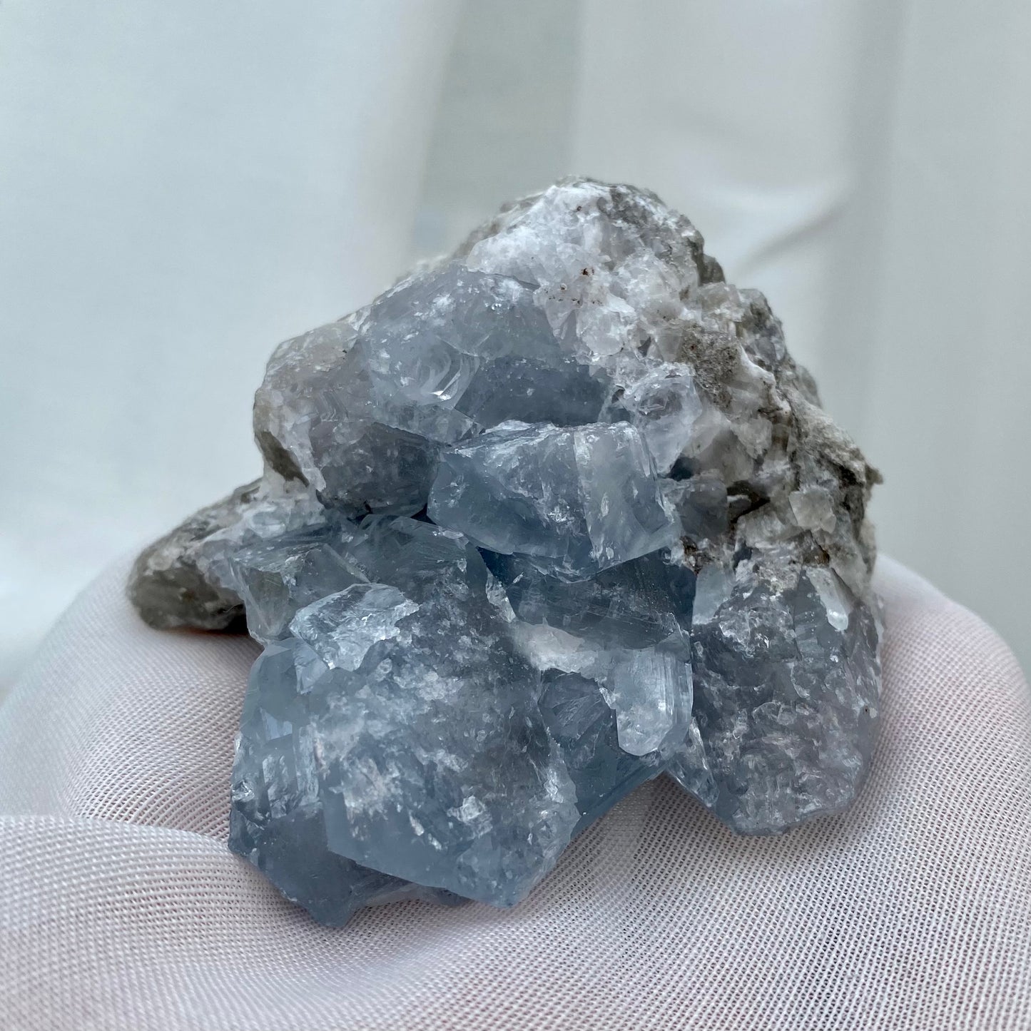 Celestite geode fragment 322 gram Celestite geode fragment 322 gram