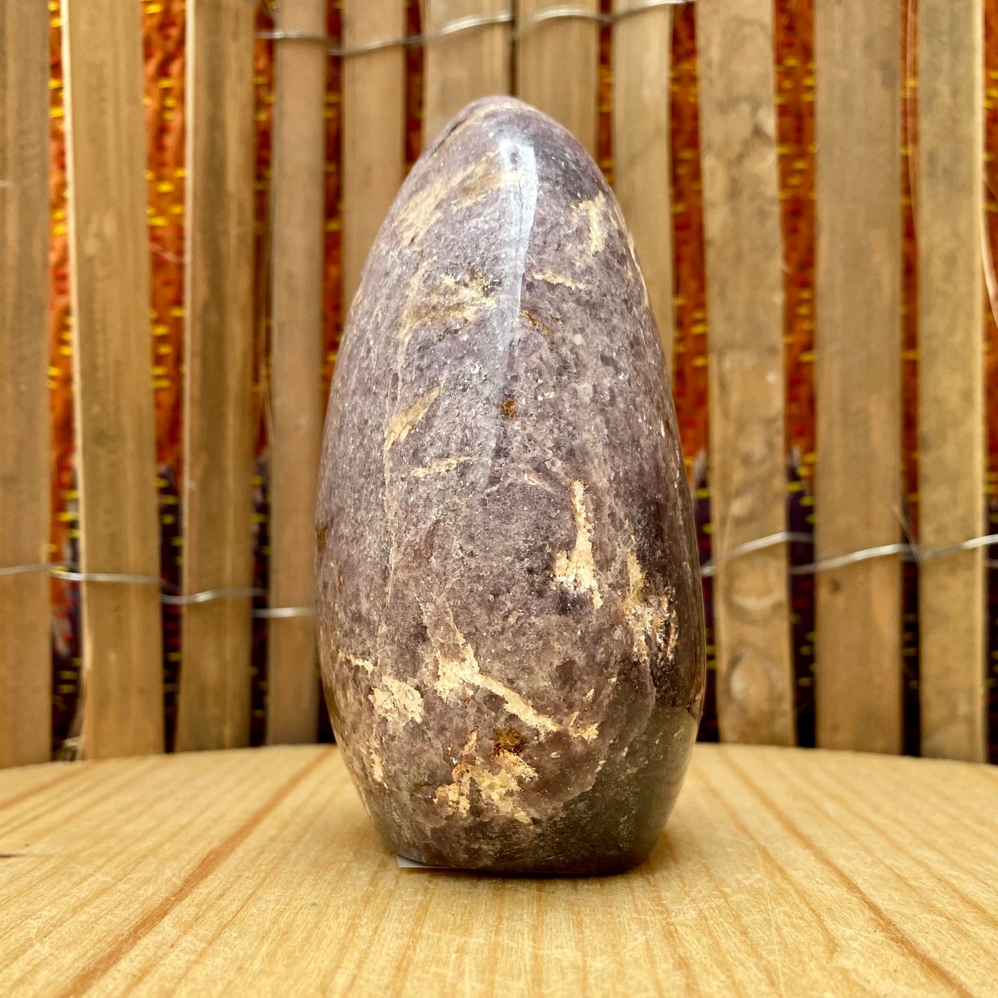 Lepidolite friform - 464 gram Lepidolite friform - 464 gram