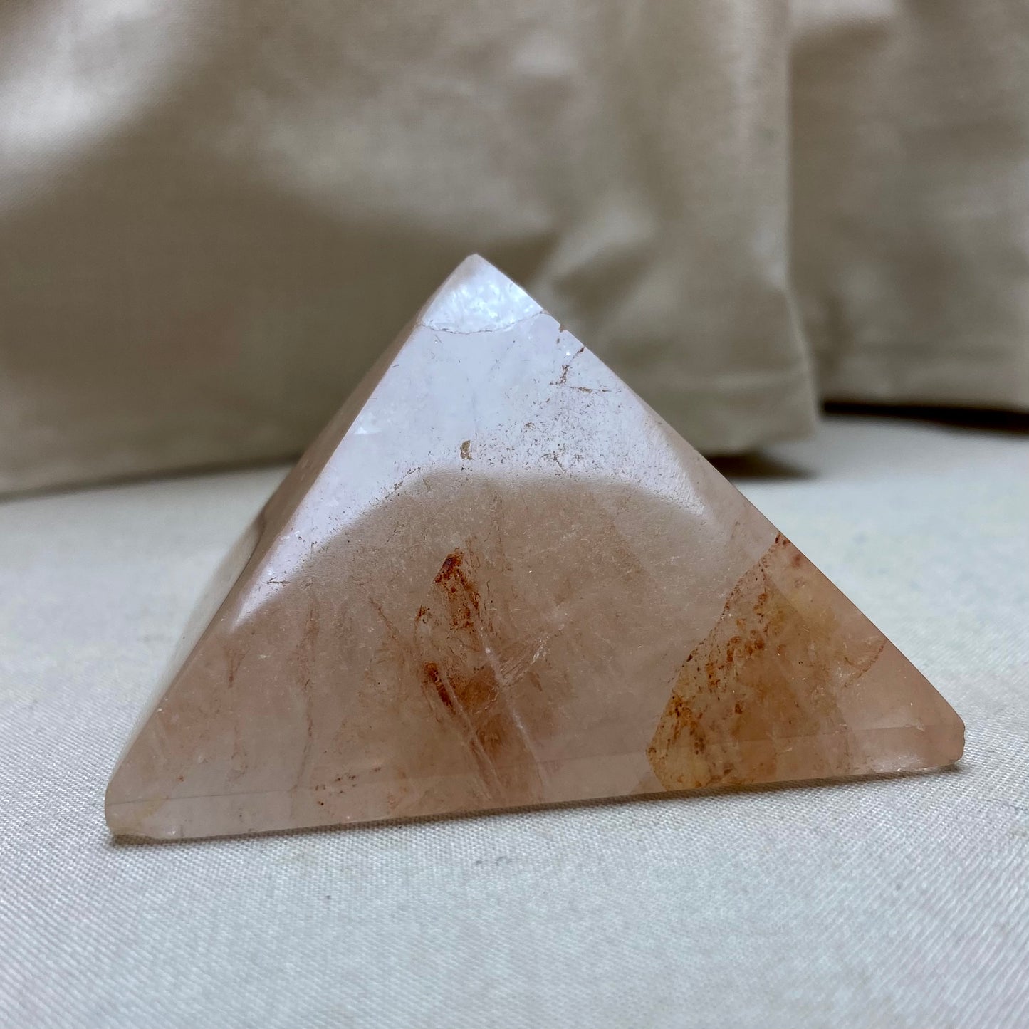 Hämatoidquarz Pyramide 7 x 4 cm Hämatoidquarz Pyramide 7 x 4 cm