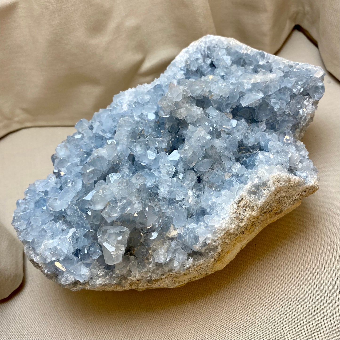 Celestite geode fragment 3.499 gram Celestite geode fragment 3.499 gram