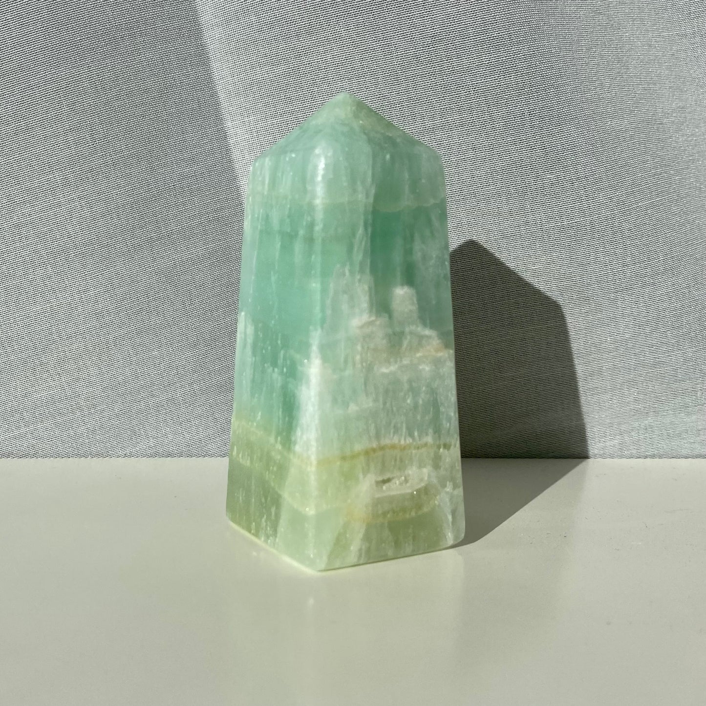 Karibischer blauer Calcit-Obelisk - 9,5 cm Karibischer blauer Calcit-Obelisk - 9,5 cm