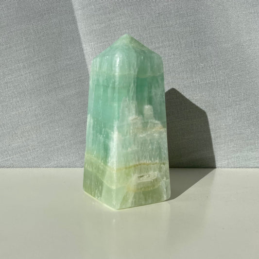 Billede af Karibischer blauer Calcit-Obelisk - 9,5 cm