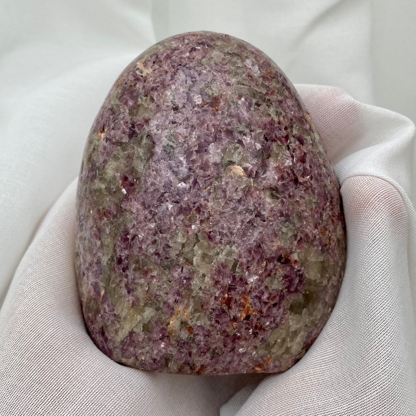 Lepidolite friform - 560 gram Lepidolite friform - 560 gram