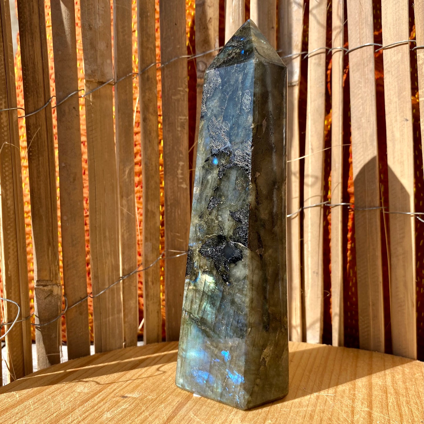 Labradorit obelisk / torn 17 cm Labradorit obelisk / torn 17 cm