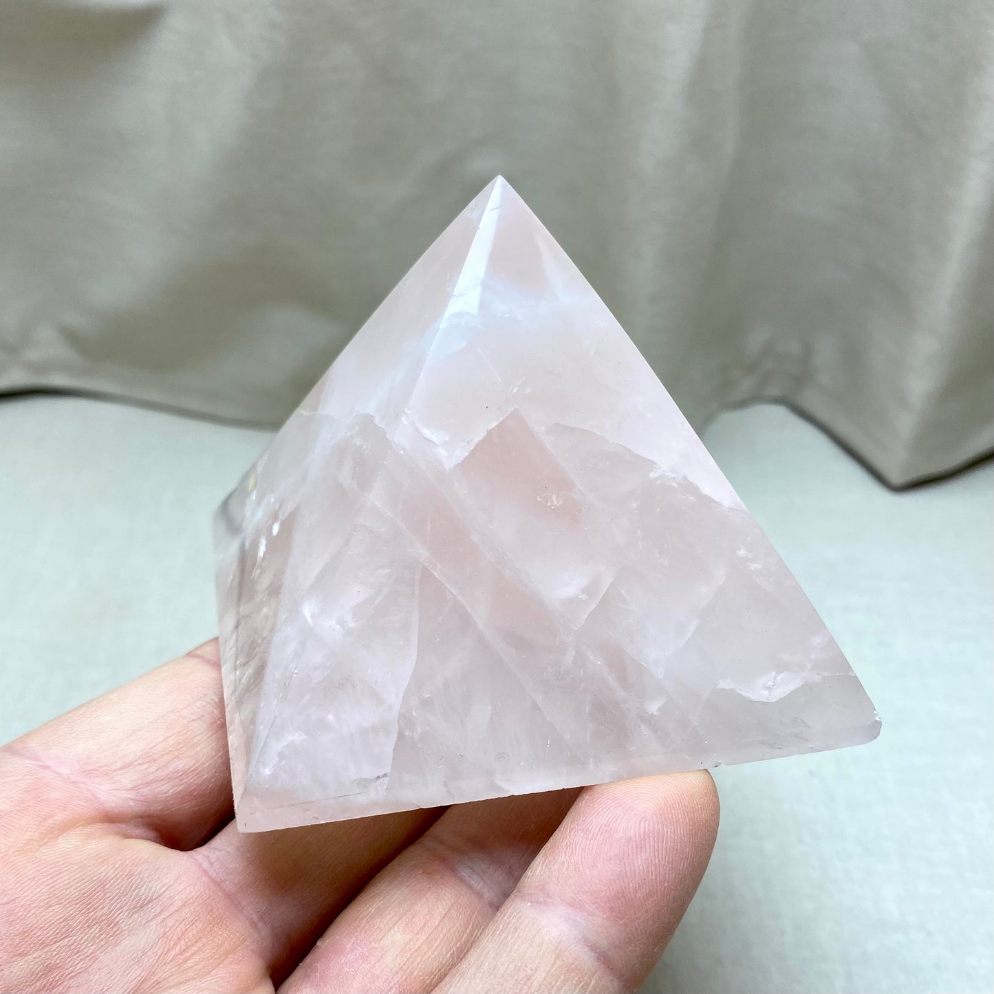 Pyramid Rose Quartz - 8 x 6 cm Pyramid Rose Quartz - 8 x 6 cm