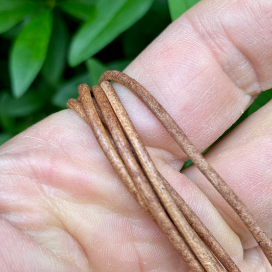 Billede af Rund lädersnöre vintage brun - 2 mm, lb.m.