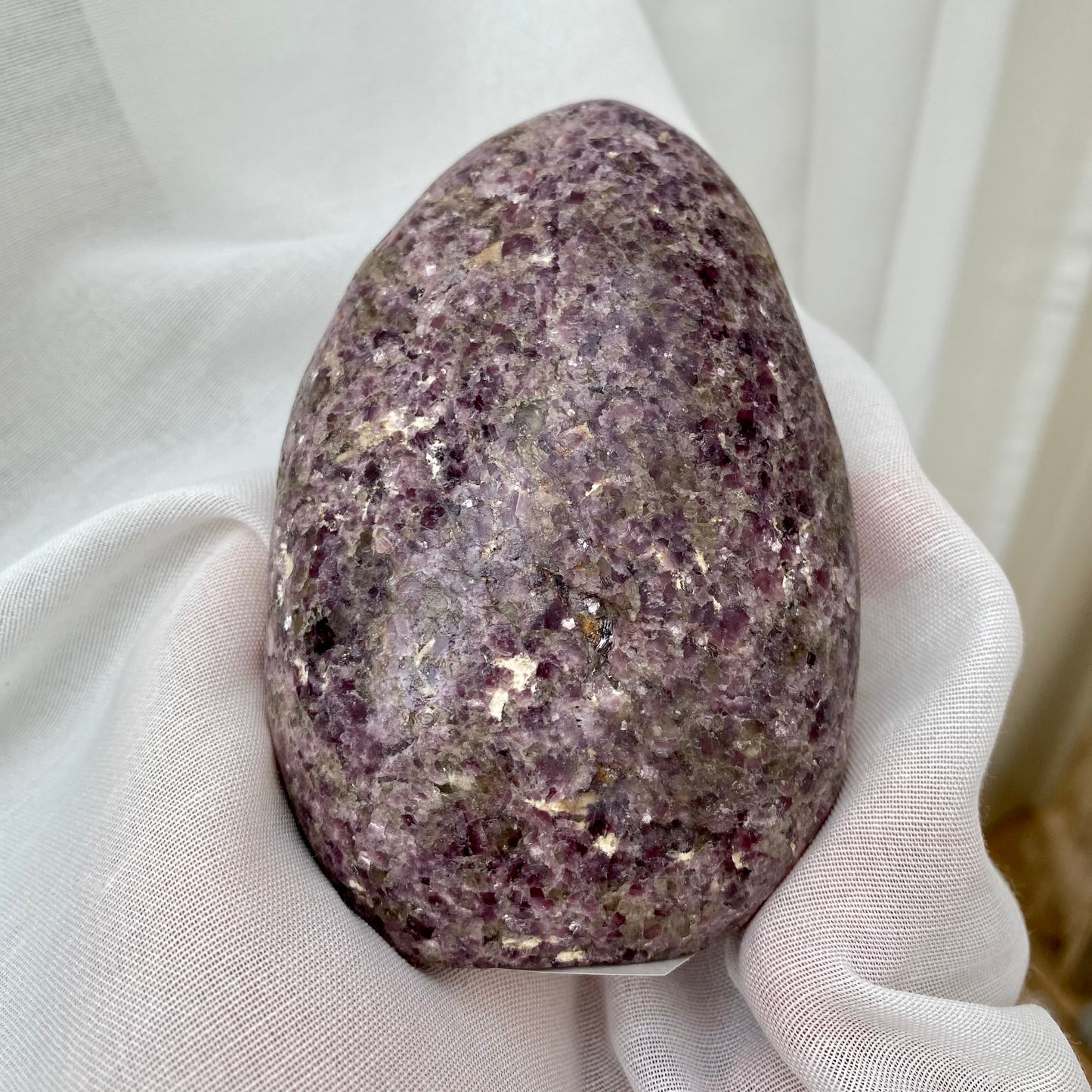 Lepidolite friform - 573 gram Lepidolite friform - 573 gram