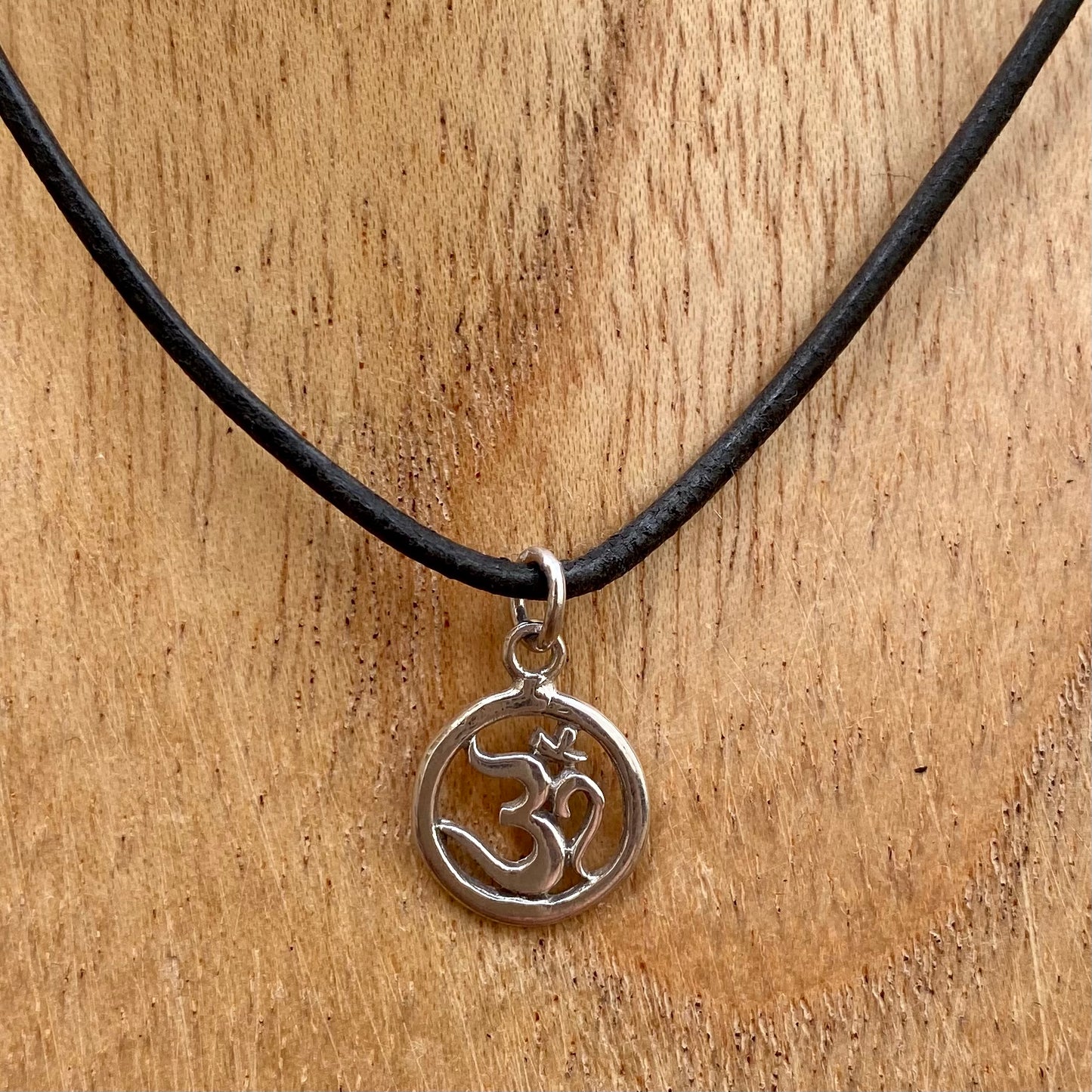 Aum silverhalsband Aum silverhalsband