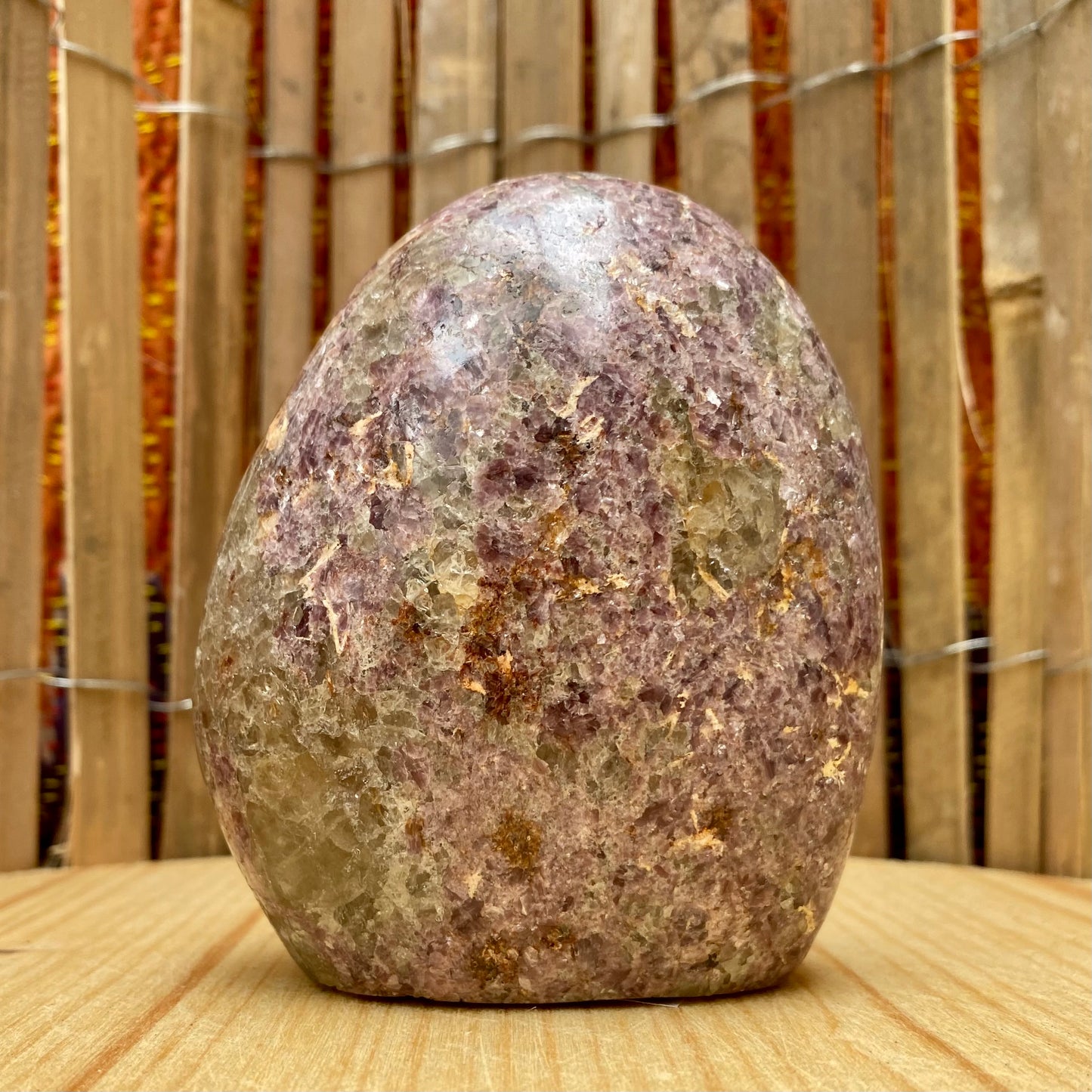 Lepidolite friform - 560 gram Lepidolite friform - 560 gram