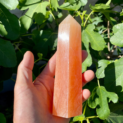 Obelisk aus orangefarbenem Calcit - 18 cm