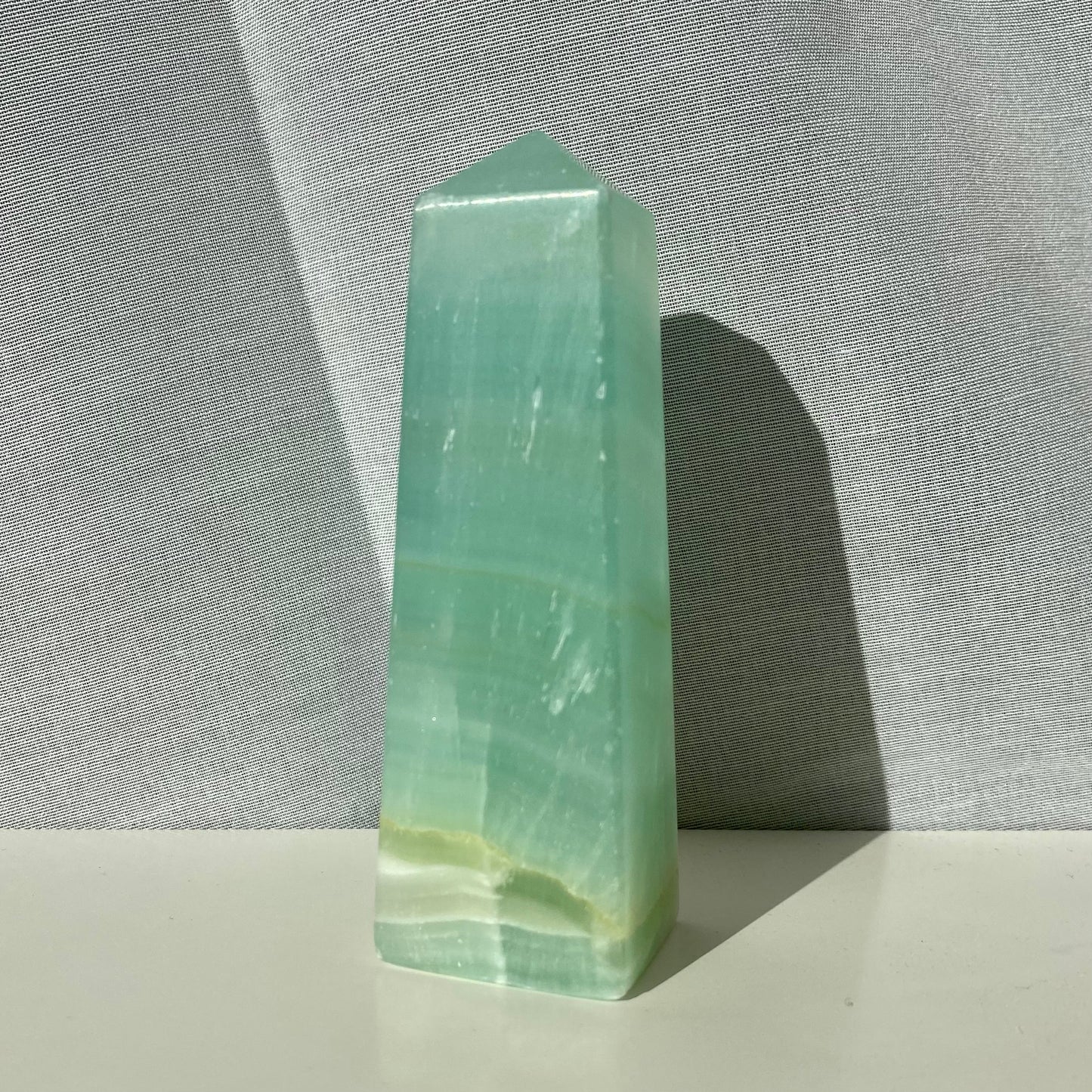 Karibischer blauer Calcit-Obelisk - 10,5 cm Karibischer blauer Calcit-Obelisk - 10,5 cm