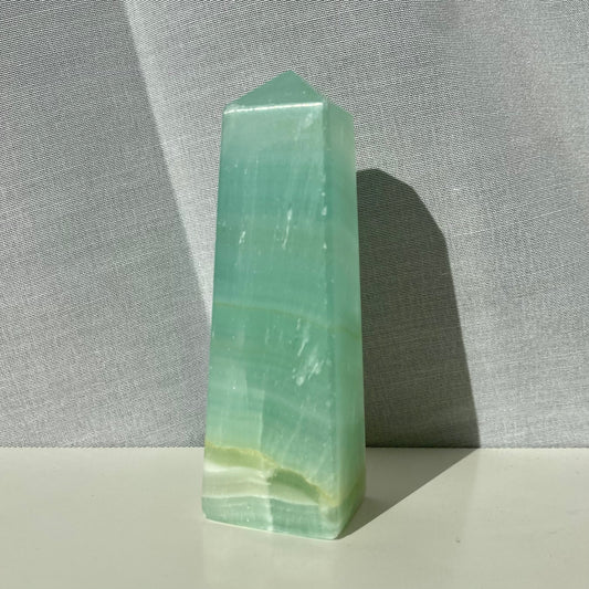 Billede af Karibischer blauer Calcit-Obelisk - 10,5 cm